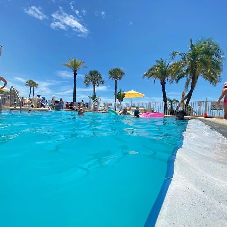 Page Terrace Beachfront Hotel เซนต์พีทบีช ภายนอก รูปภาพ