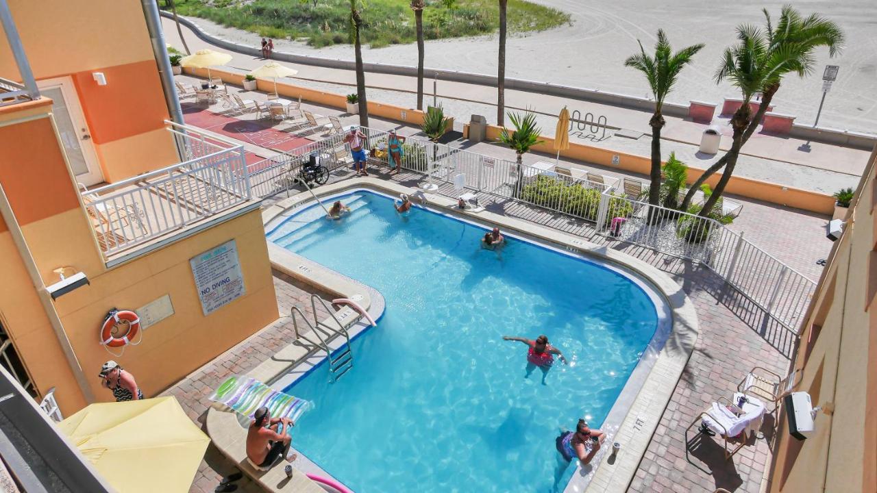 Page Terrace Beachfront Hotel เซนต์พีทบีช ภายนอก รูปภาพ