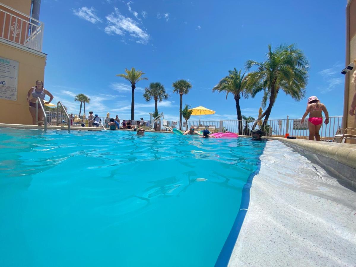 Page Terrace Beachfront Hotel เซนต์พีทบีช ภายนอก รูปภาพ