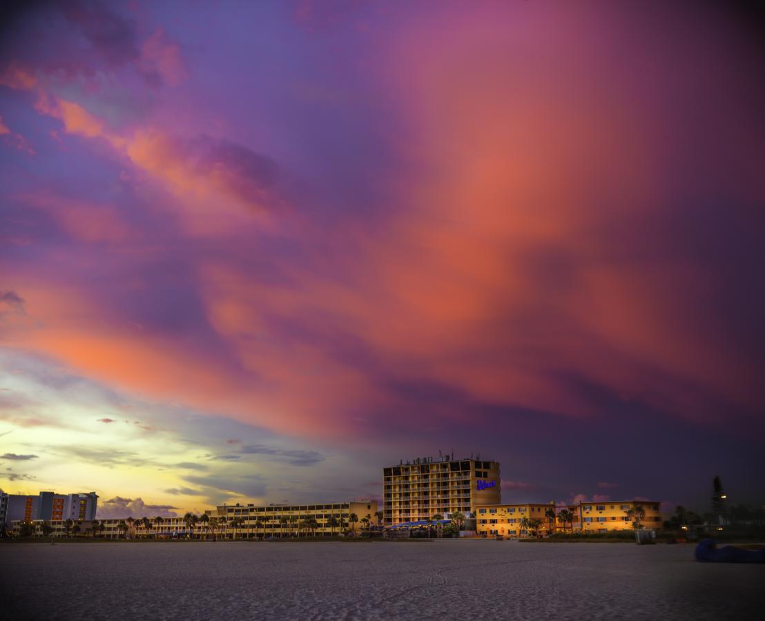 Page Terrace Beachfront Hotel เซนต์พีทบีช ภายนอก รูปภาพ